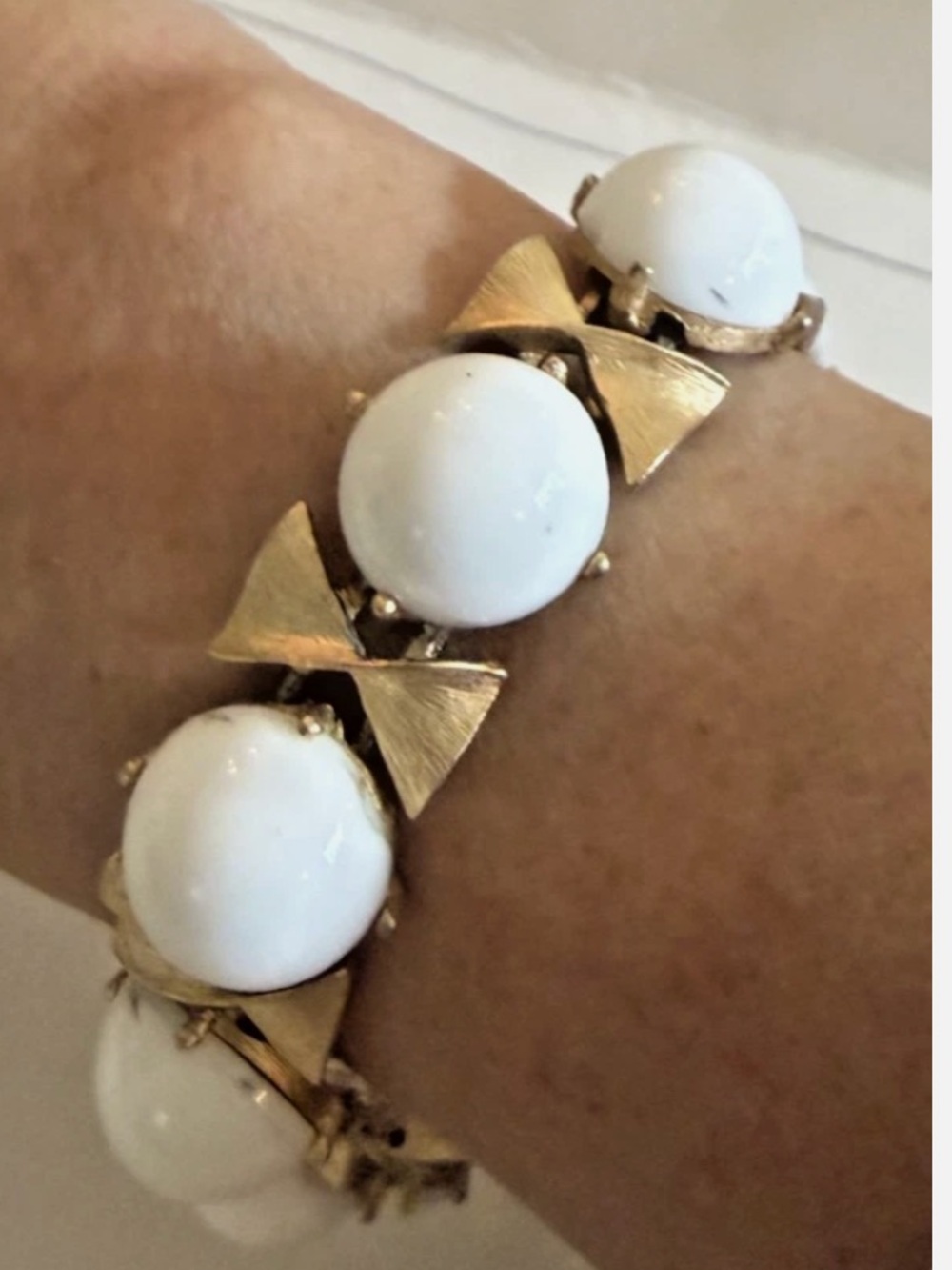 Vintage Signed Trifari Gold & Milk Glass Cabochon Bracelet